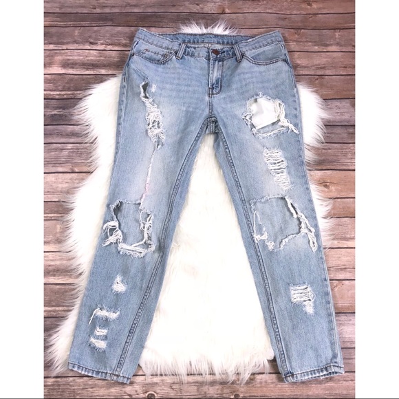 Urban Outfitters Denim - UO BDG jeans distressed light washed mom jeans 27